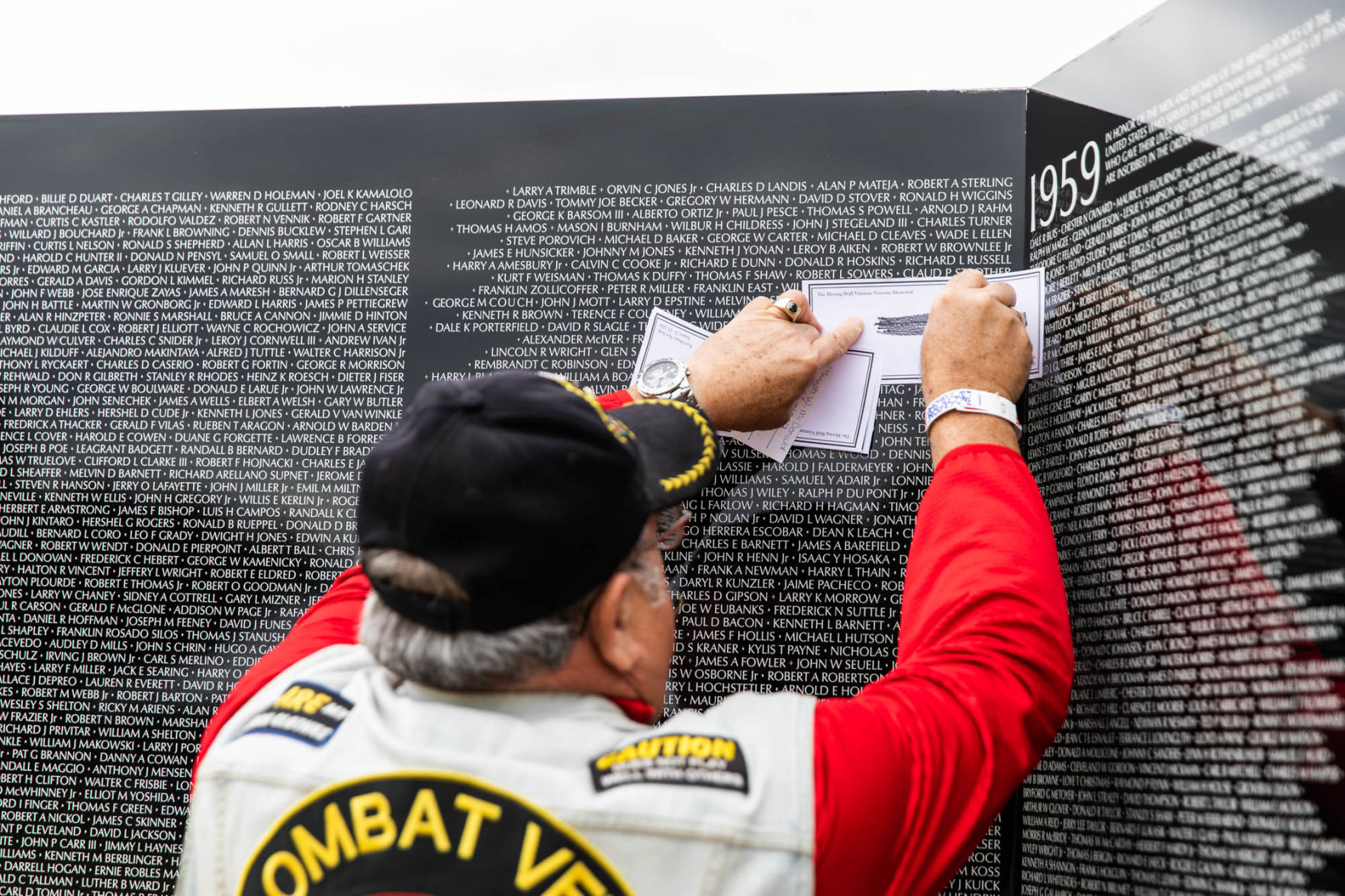 Many share memories and emotions at Moving Wall on Sackets battlefield